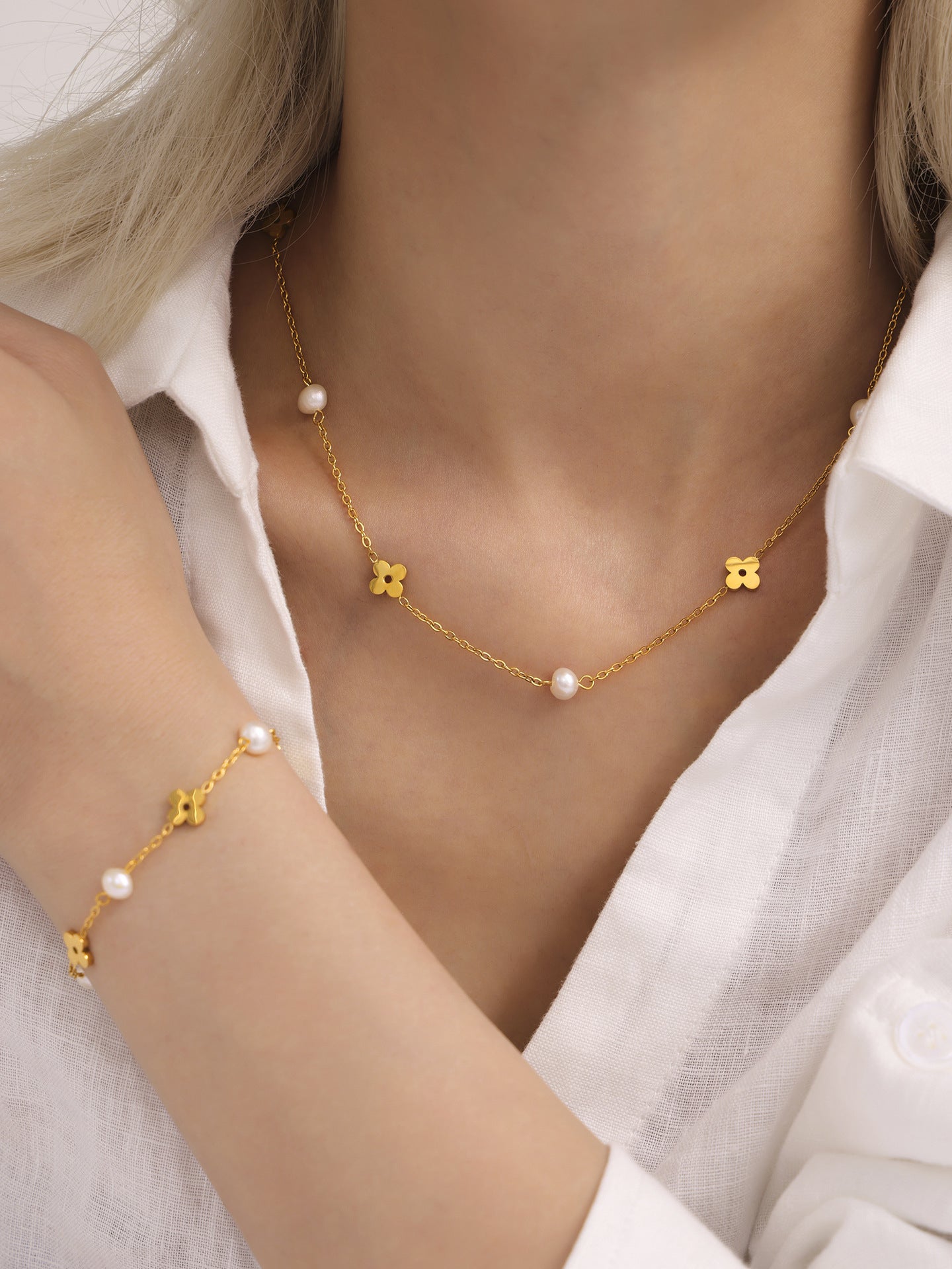 Elegant Pearl Flower Chain Jewelry Set – Gold Plated Stainless Steel Necklace and Bracelet for Women