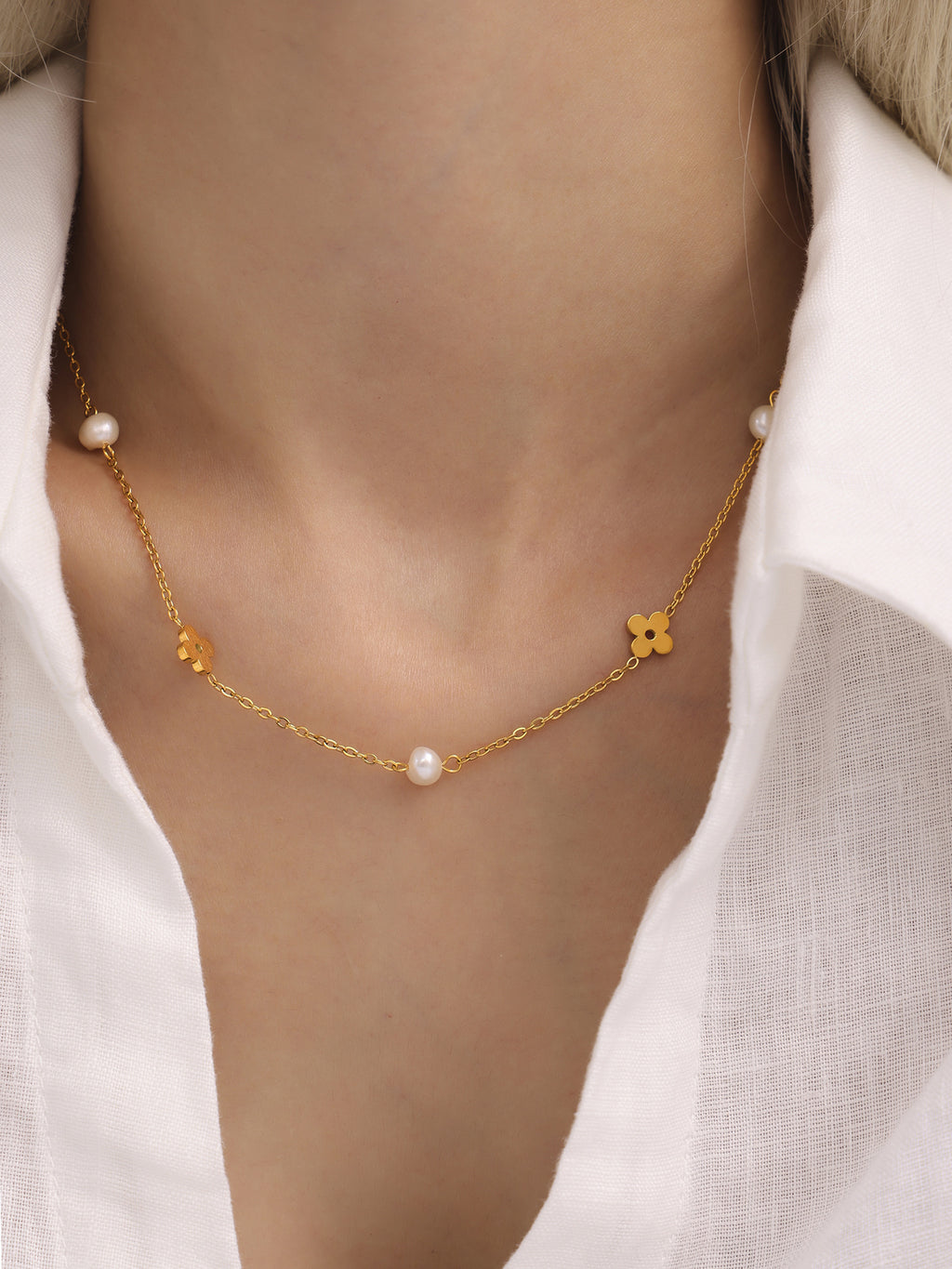 Elegant Pearl Flower Chain Jewelry Set – Gold Plated Stainless Steel Necklace and Bracelet for Women
