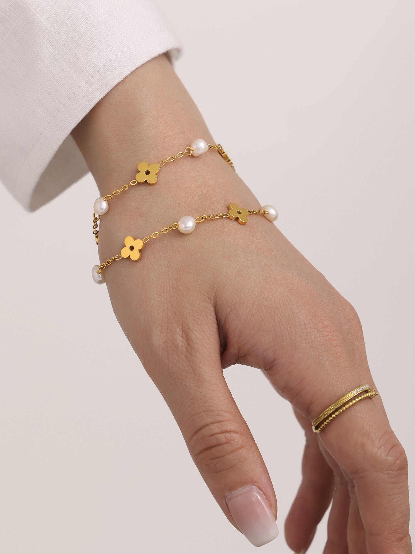 Elegant Pearl Flower Chain Jewelry Set – Gold Plated Stainless Steel Necklace and Bracelet for Women