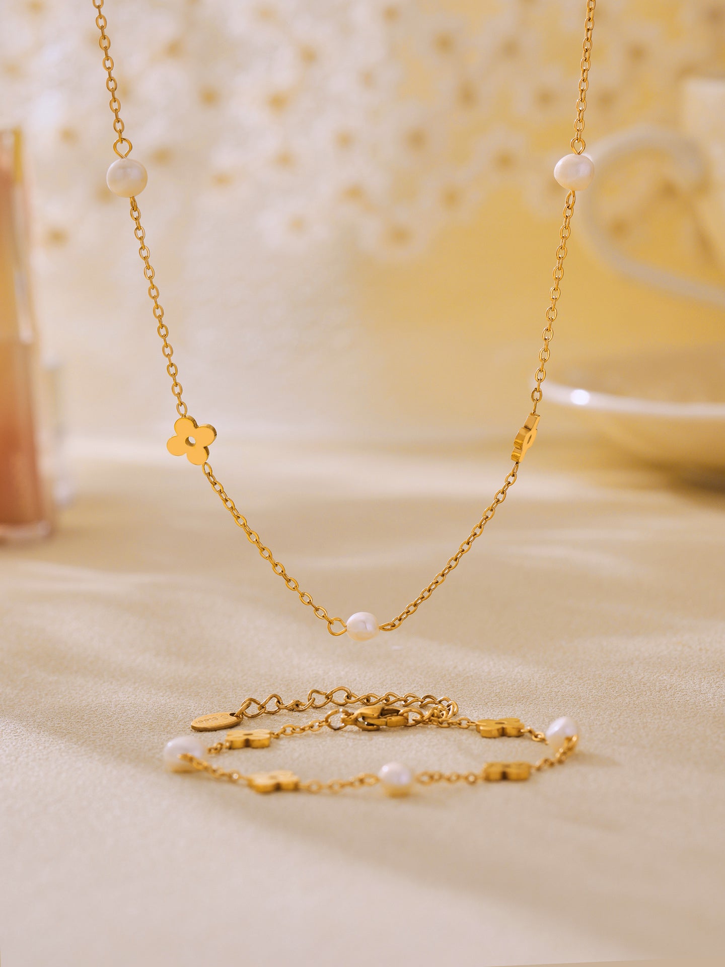 Elegant Pearl Flower Chain Jewelry Set – Gold Plated Stainless Steel Necklace and Bracelet for Women