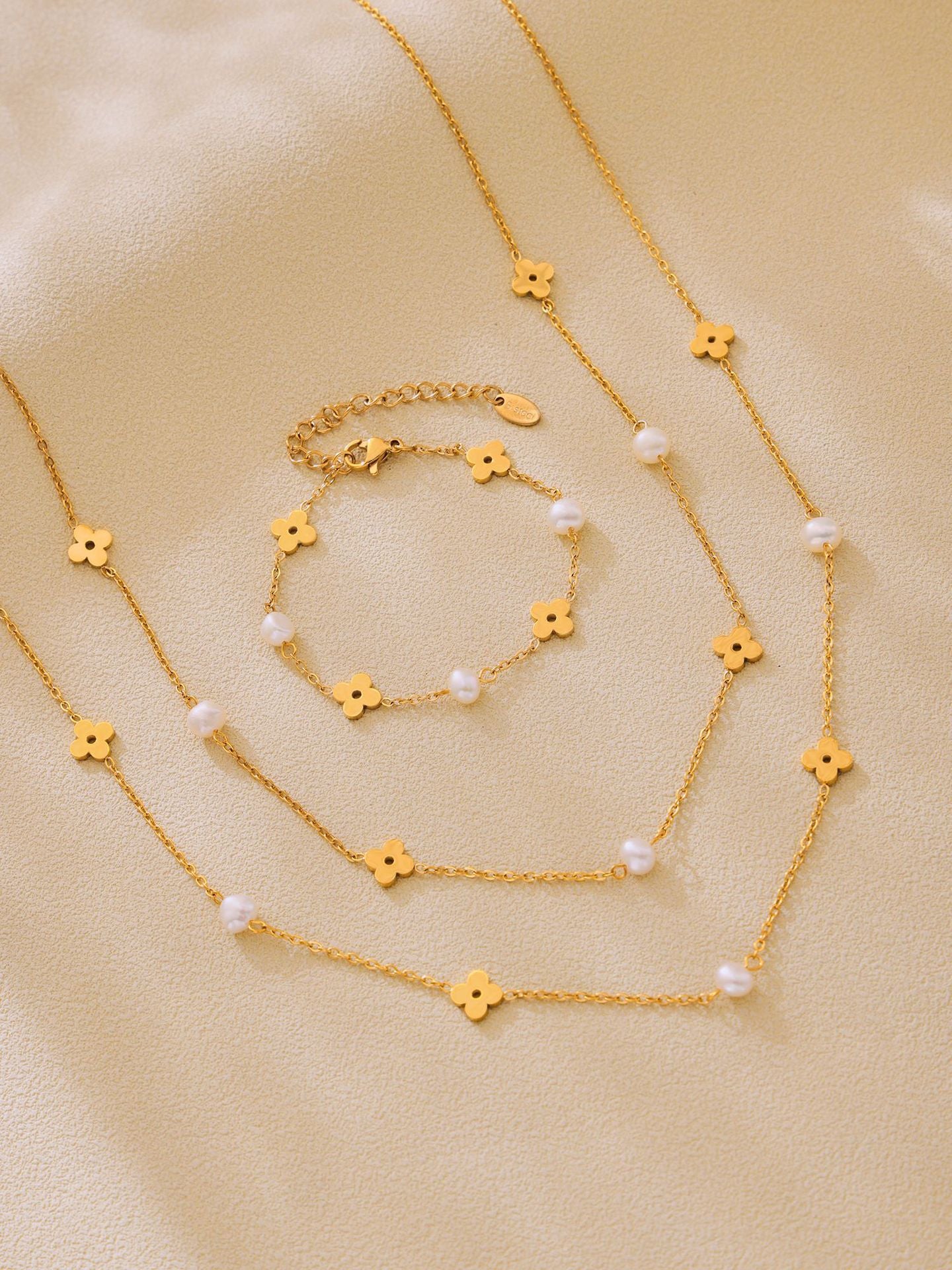Elegant Pearl Flower Chain Jewelry Set – Gold Plated Stainless Steel Necklace and Bracelet for Women