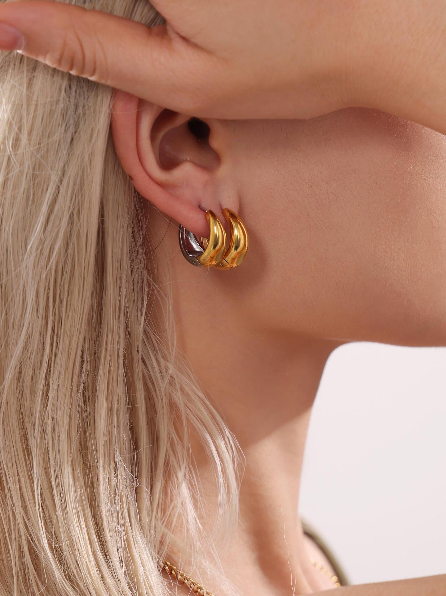 Elegant Two-Tone Huggie Hoop Earrings – Minimalist Stainless Steel Jewelry for Everyday Wear