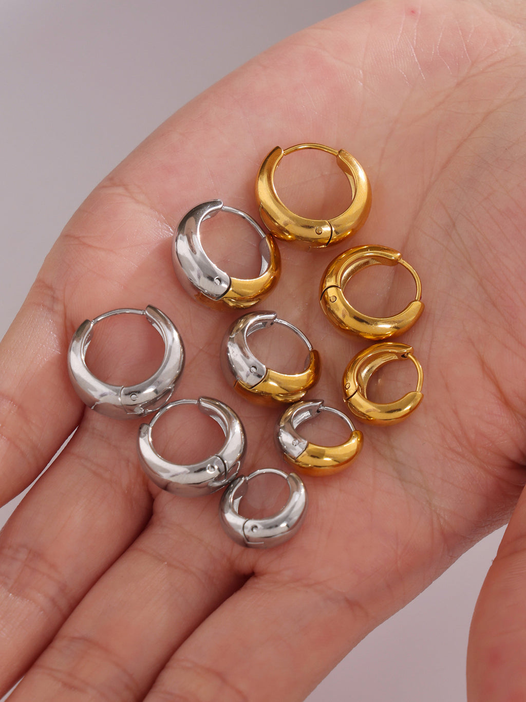 Elegant Two-Tone Huggie Hoop Earrings – Minimalist Stainless Steel Jewelry for Everyday Wear