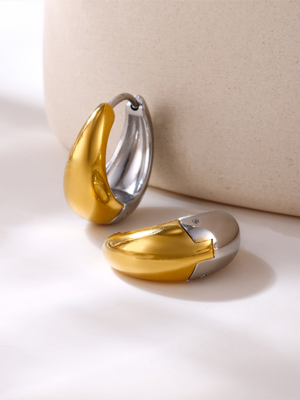 Elegant Two-Tone Huggie Hoop Earrings – Minimalist Stainless Steel Jewelry for Everyday Wear