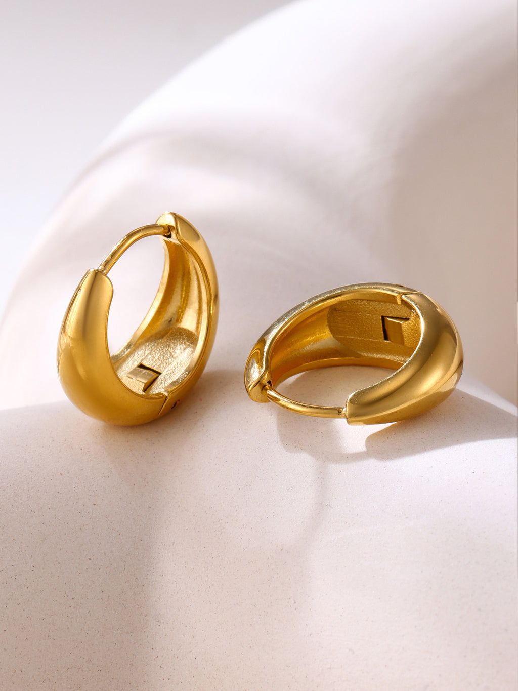 Elegant Two-Tone Huggie Hoop Earrings – Minimalist Stainless Steel Jewelry for Everyday Wear