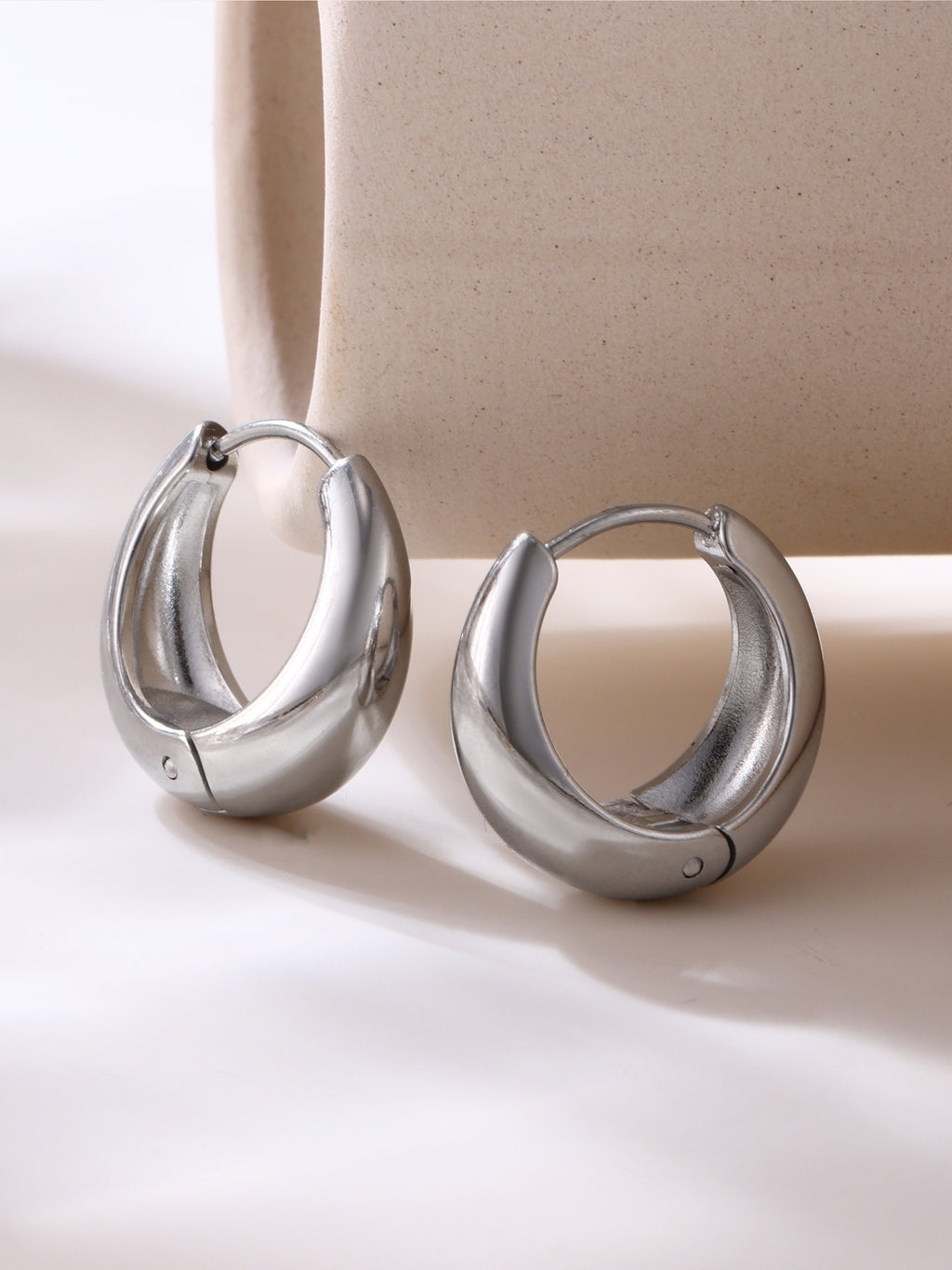 Elegant Two-Tone Huggie Hoop Earrings – Minimalist Stainless Steel Jewelry for Everyday Wear